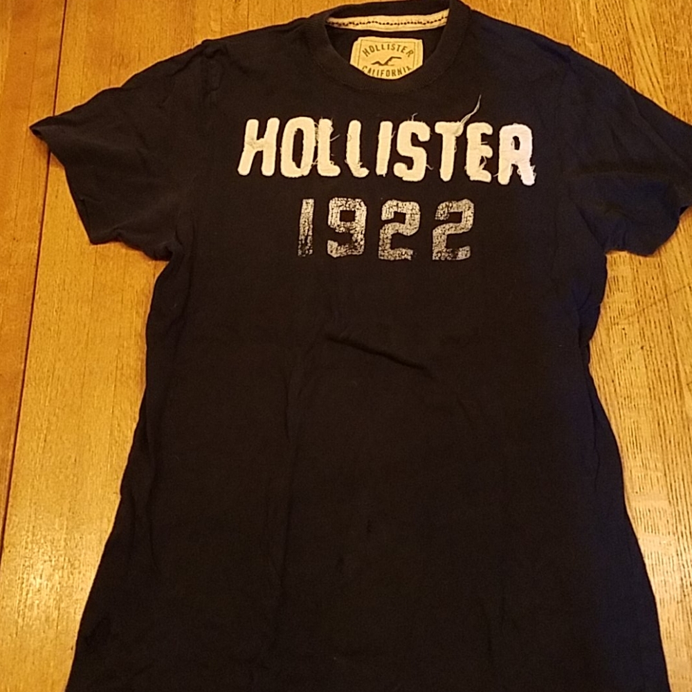 Hollister navyy blue t shirt